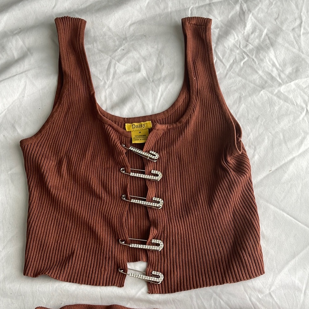 Daisy brown two piece